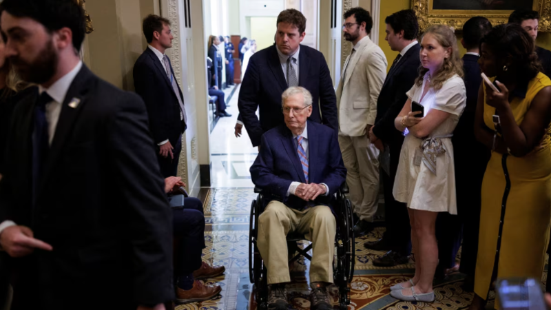 Mitch McConnell sigue hospitalizado sin claridad sobre su estado de salud