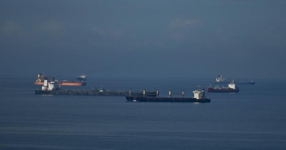 Oil Market Adjusts to Oversupply Amid Geopolitical Volatility