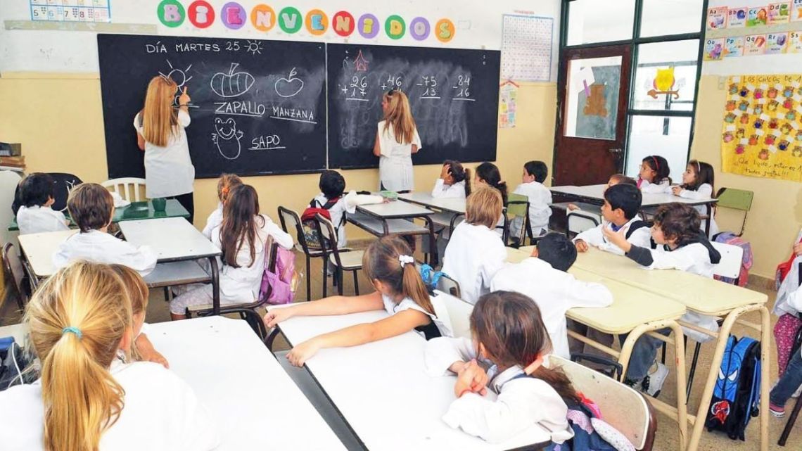 Acuerdo salarial en Buenos Aires: 7% de aumento en dos tramos para docentes y estatales