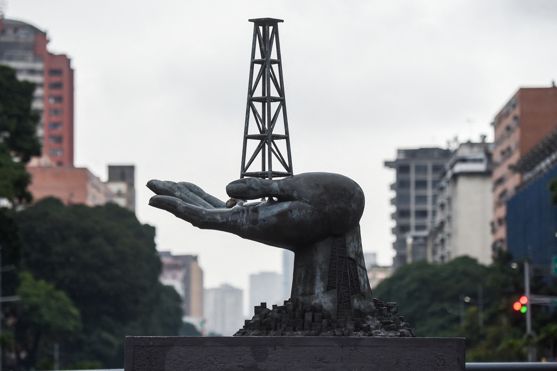 Experto advierte que el nuevo reglamento de la Ley de Hidrocarburos aún limita la inversión privada en Venezuela