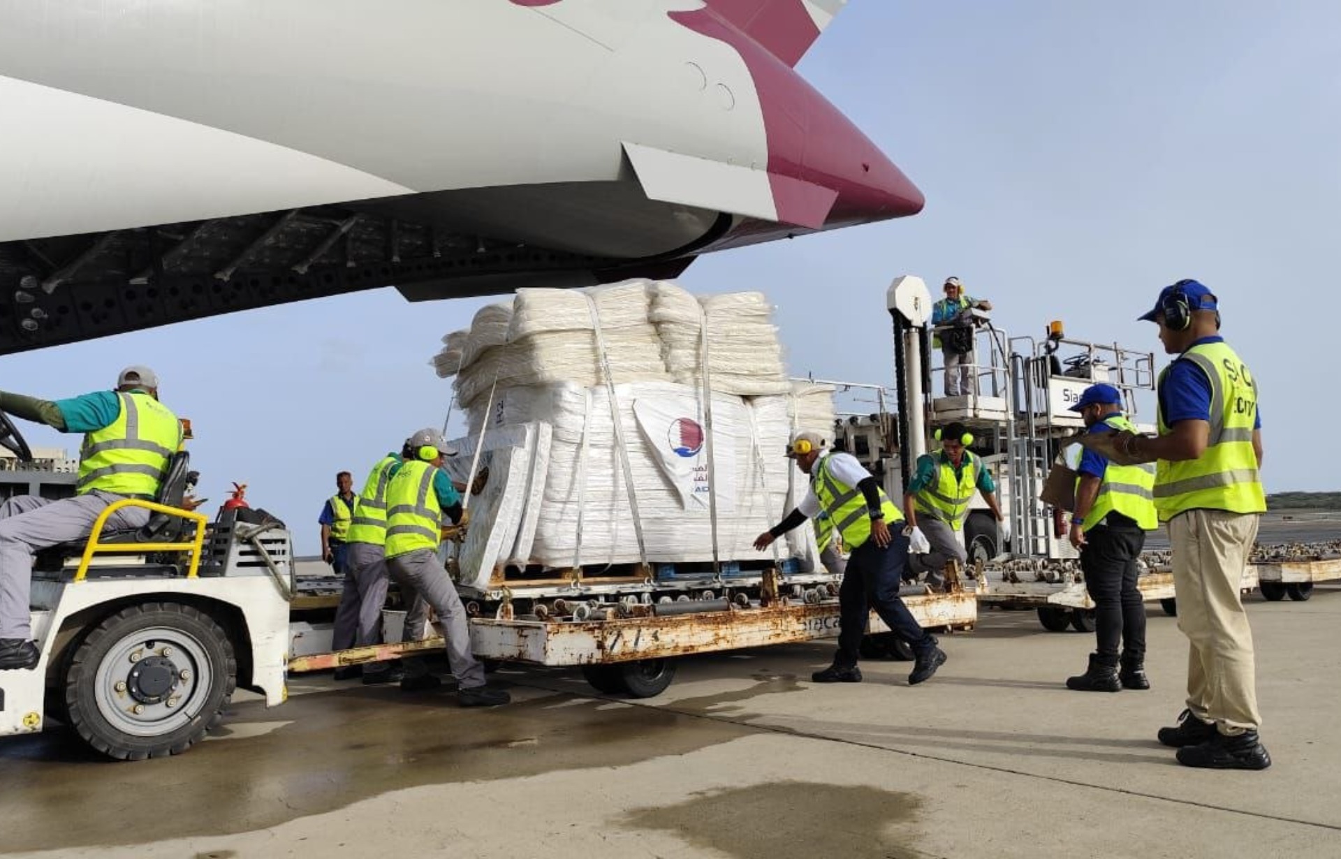 Qatar entrega 10,7 toneladas de asistencia humanitaria a Venezuela tras terremotos