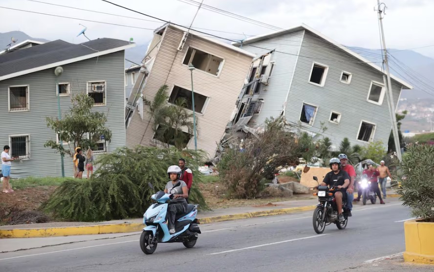 Terremotos destruyen urbanismo Hugo Chávez en La Guaira: Video muestra colapso parcial y evacuación desordenada