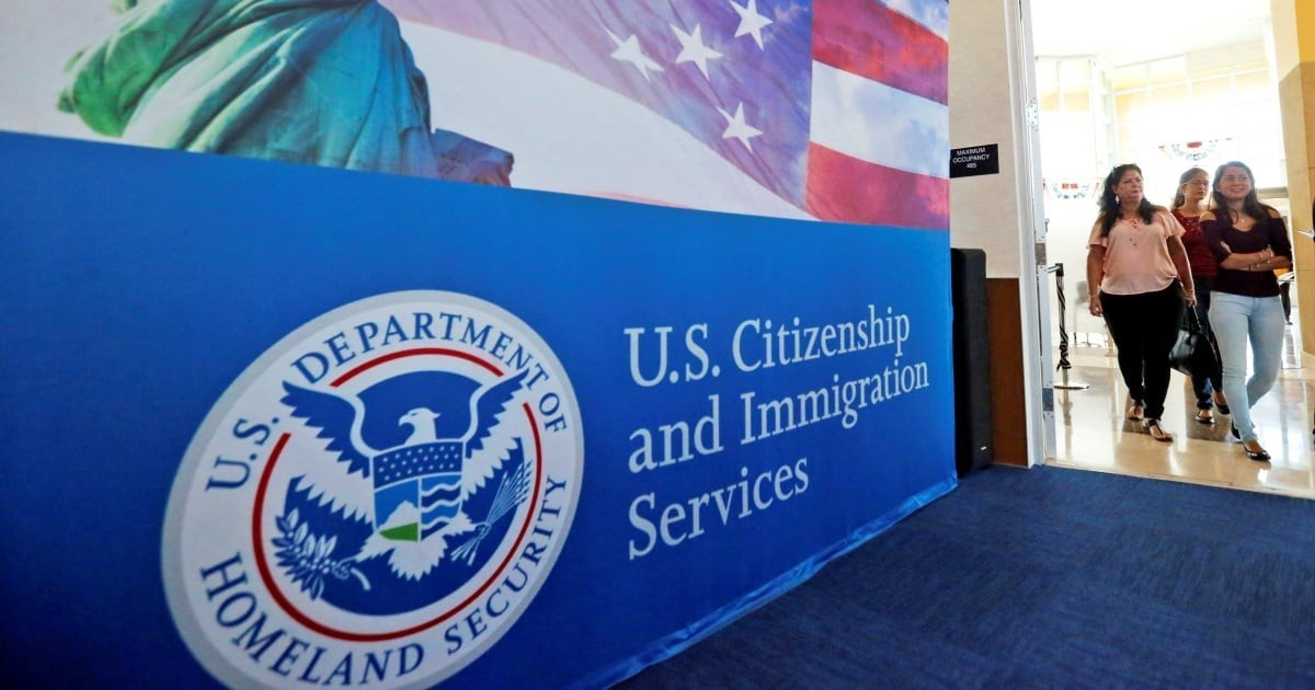 Nueva norma de USCIS sobre firmas en trámites migratorios
