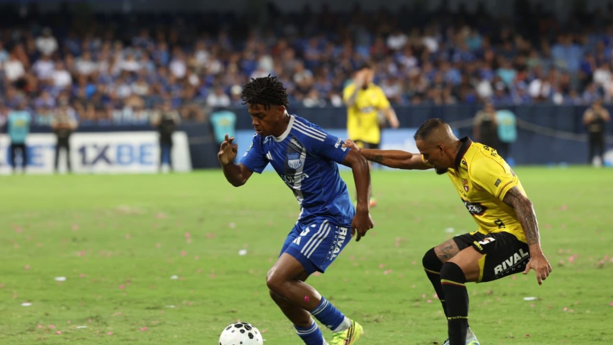 Clásico del Astillero termina en empate sin goles entre Emelec y Barcelona SC