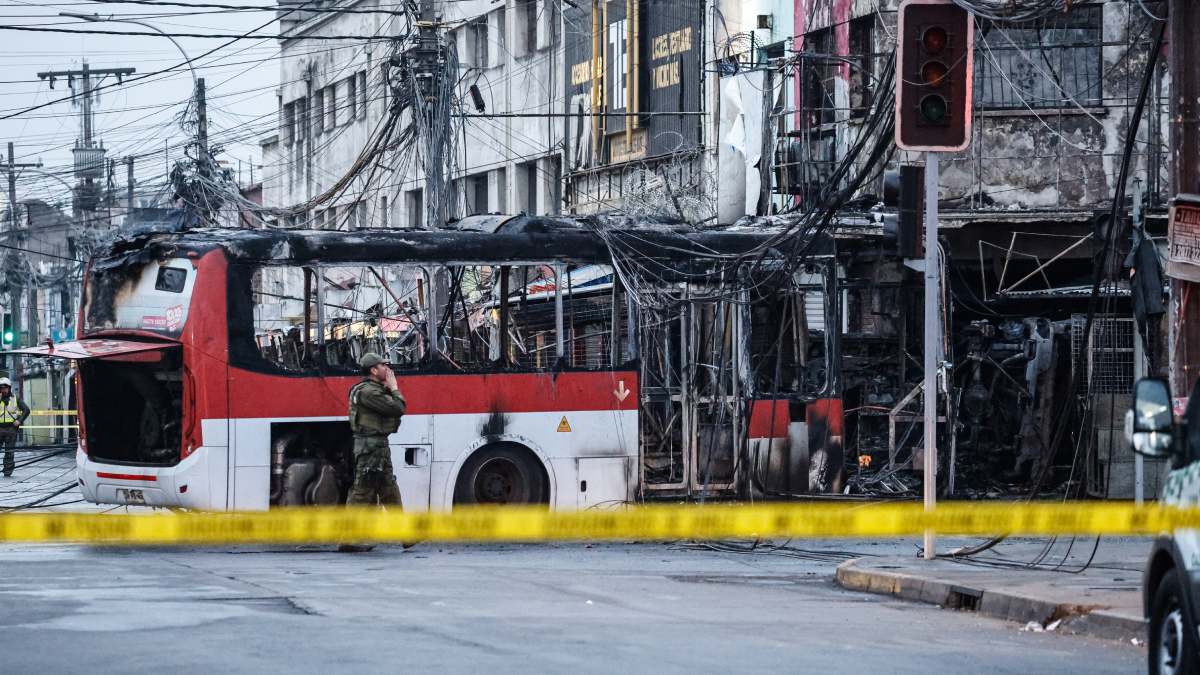 Tragedia en Franklin: Colisión entre bus y camioneta deja cinco muertos
