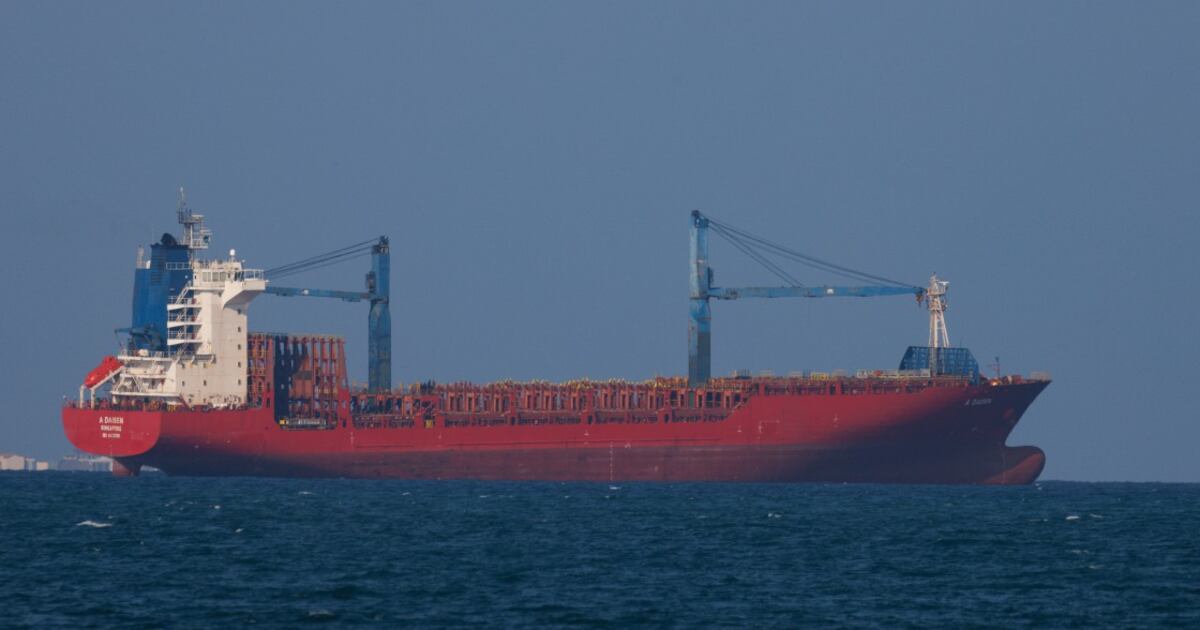 Iran's Potential Closure of Bab el-Mandeb Strait Threatens Global Oil Prices and Trade