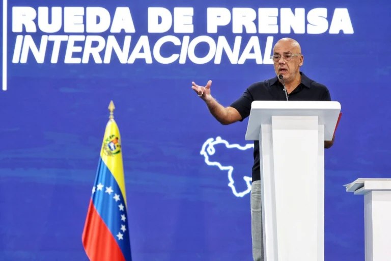 Jorge Rodríguez reabre el debate institucional tras presión estadounidense