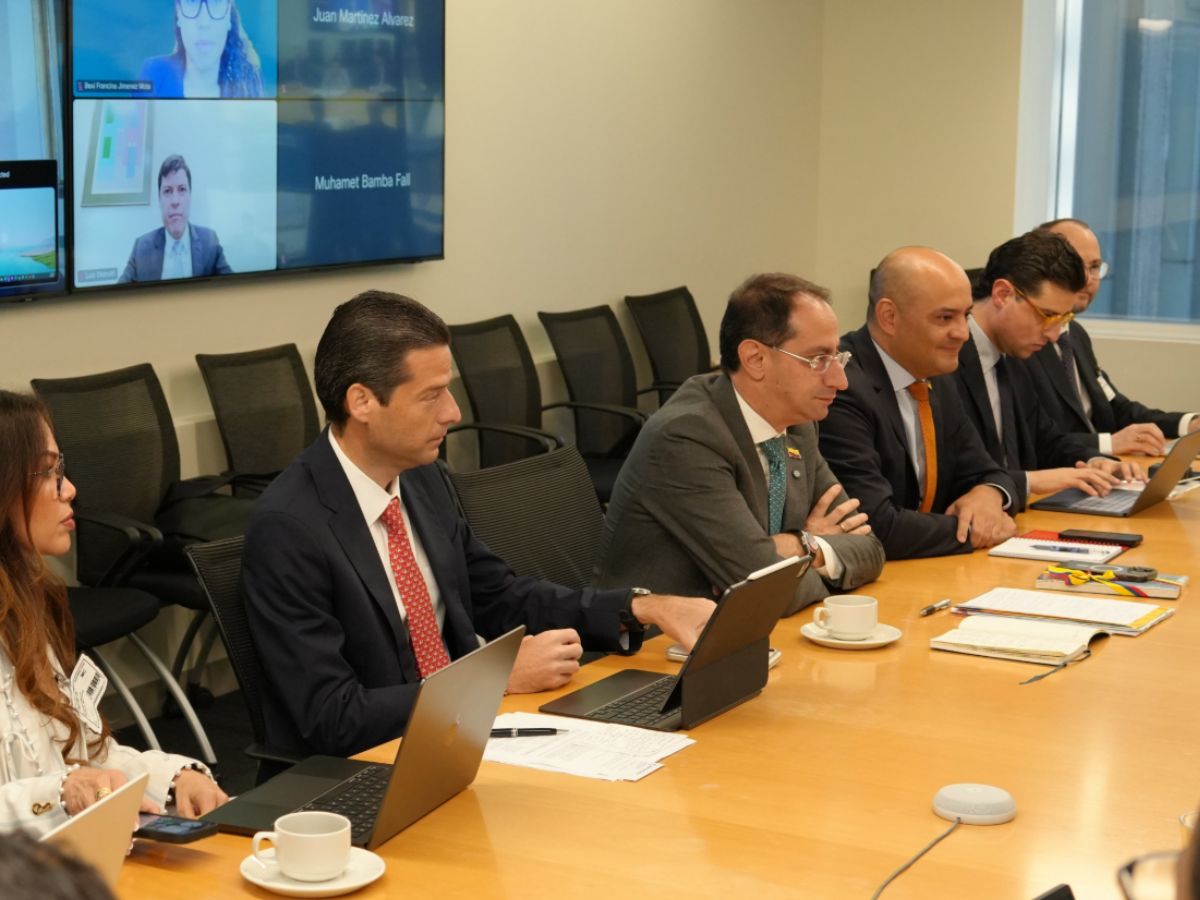 Vicepresidente José Manuel Restrepo inicia gira en Estados Unidos con reunión clave con Banco Mundial