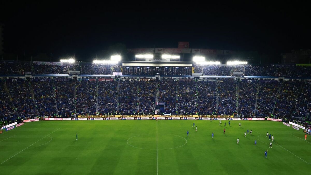 Cruz Azul enfrenta problemas con la cancha del Estadio Ciudad de los Deportes