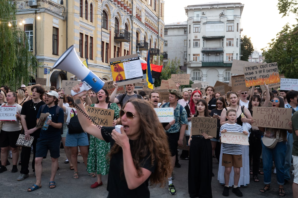 Ukraine Faces Dual Challenges: Russian Strikes and Political Turmoil