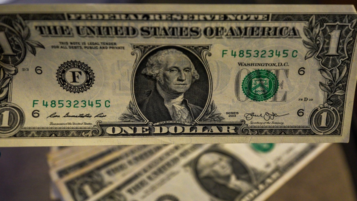 Dólar mexicano se cotiza en 17.44 pesos el 17 de julio