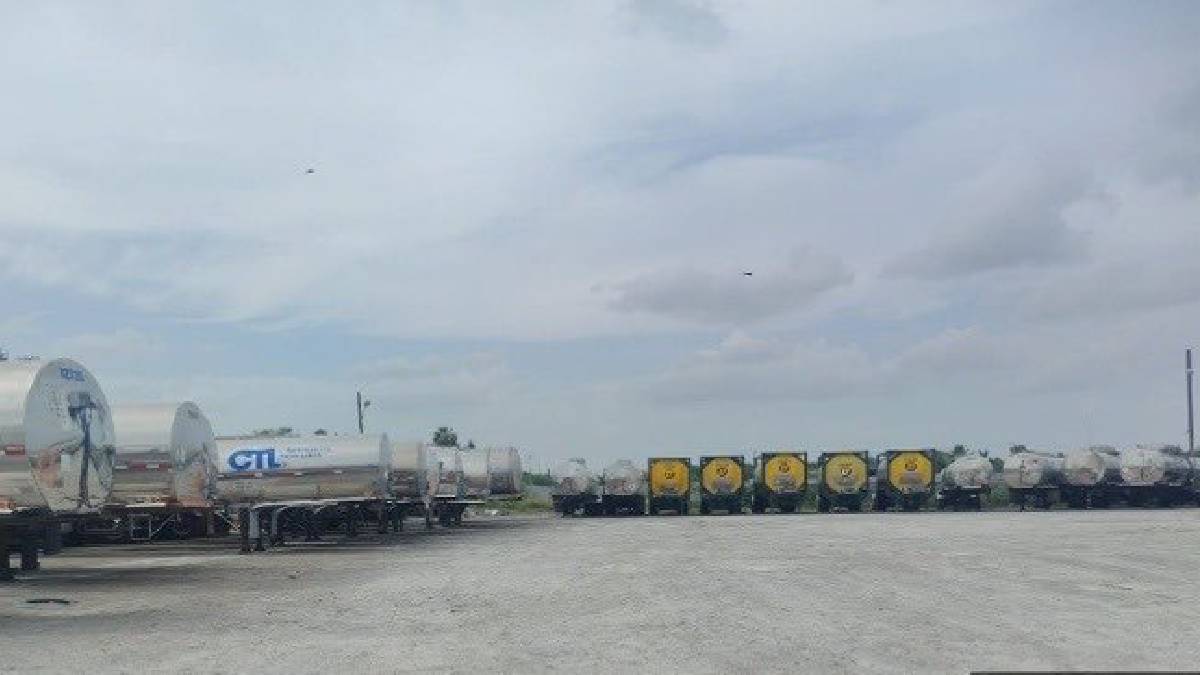 Aseguran 39 mil litros de diésel y 30 toneles en Matamoros, Tamaulipas
