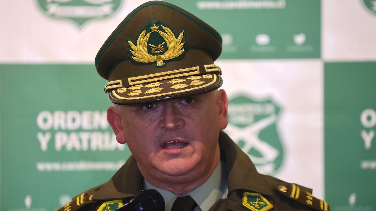 Carabineros busca detener a hombre que baleó a agentes en Lo Espejo