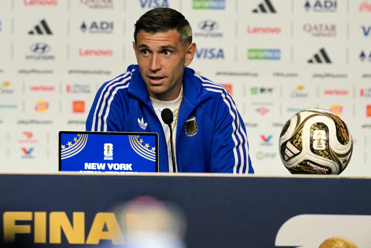 Dibu Martínez habla sobre su lesión y preparación para la final del Mundial 2026