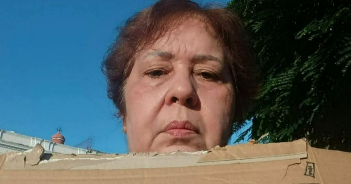 Seguridad del Estado cubana secuestra a activista Alina Bárbara López durante protesta