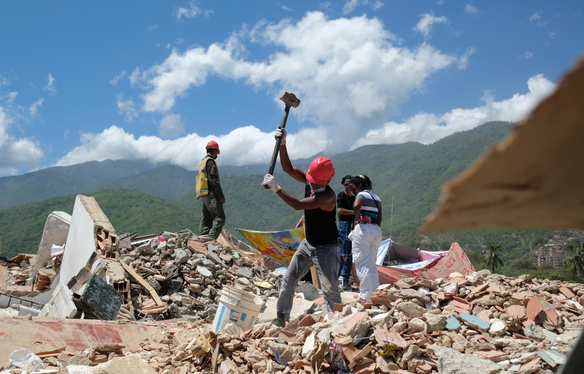 El desastre de las Opppe tras el doble terremoto en La Guaira