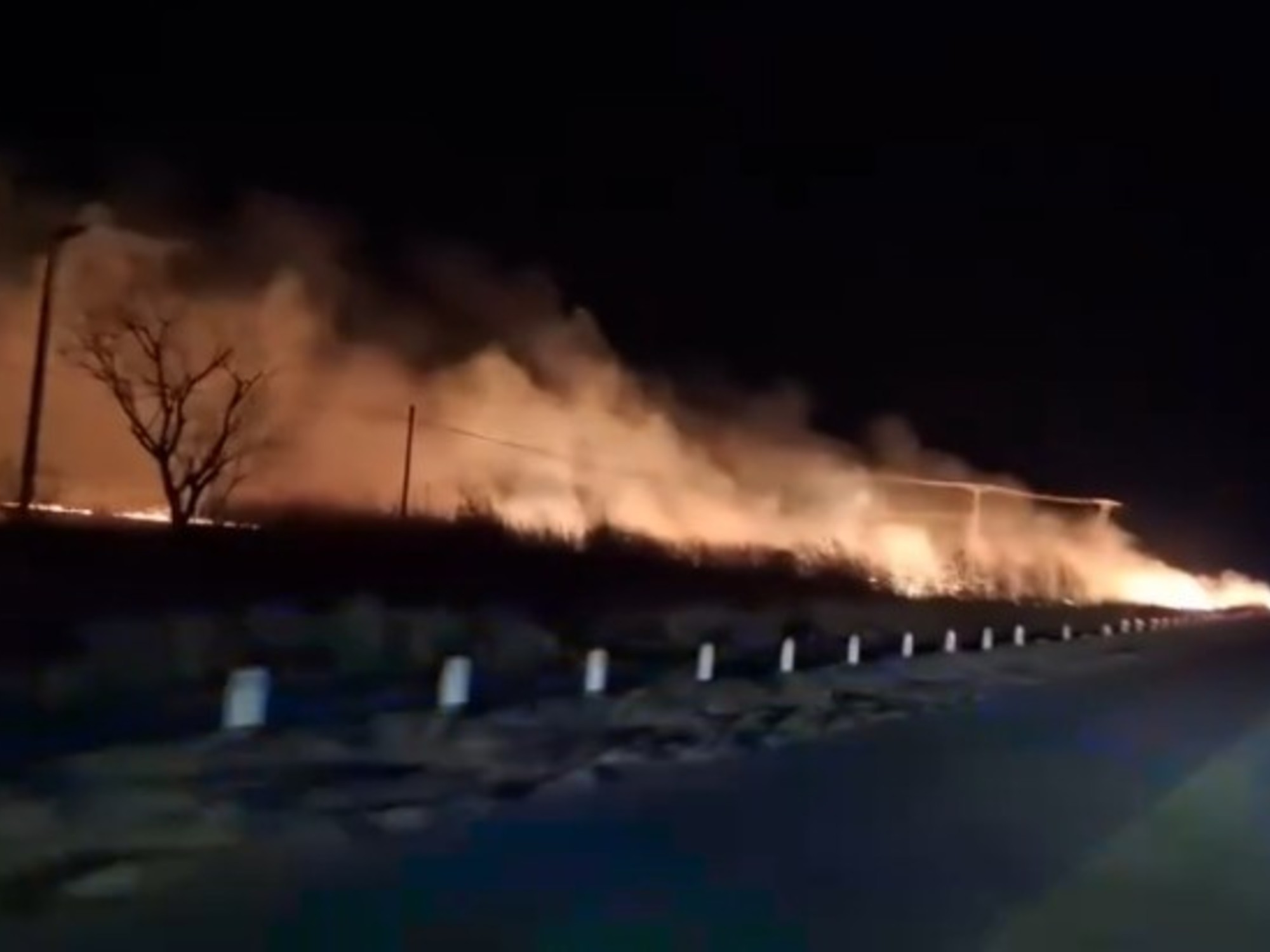 Incendios forestales en Salta: tres focos activos y evacuaciones por alerta naranja