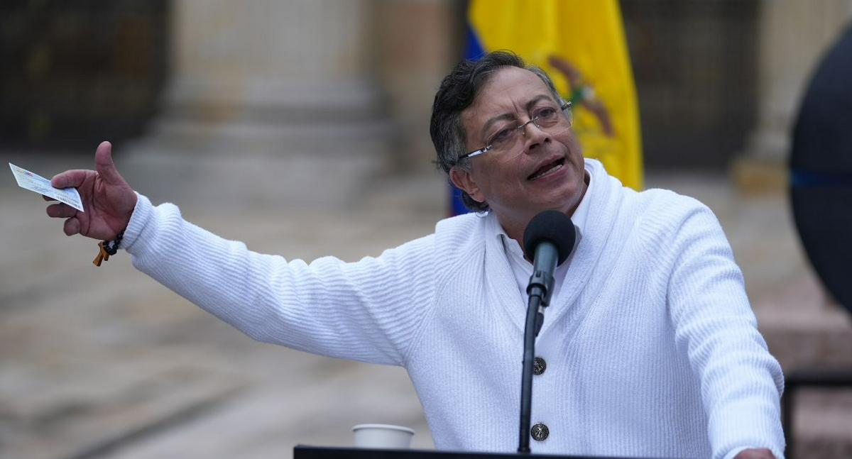 Gobierno Petro gasta 120 millones en retratos oficiales bajo escrutinio público