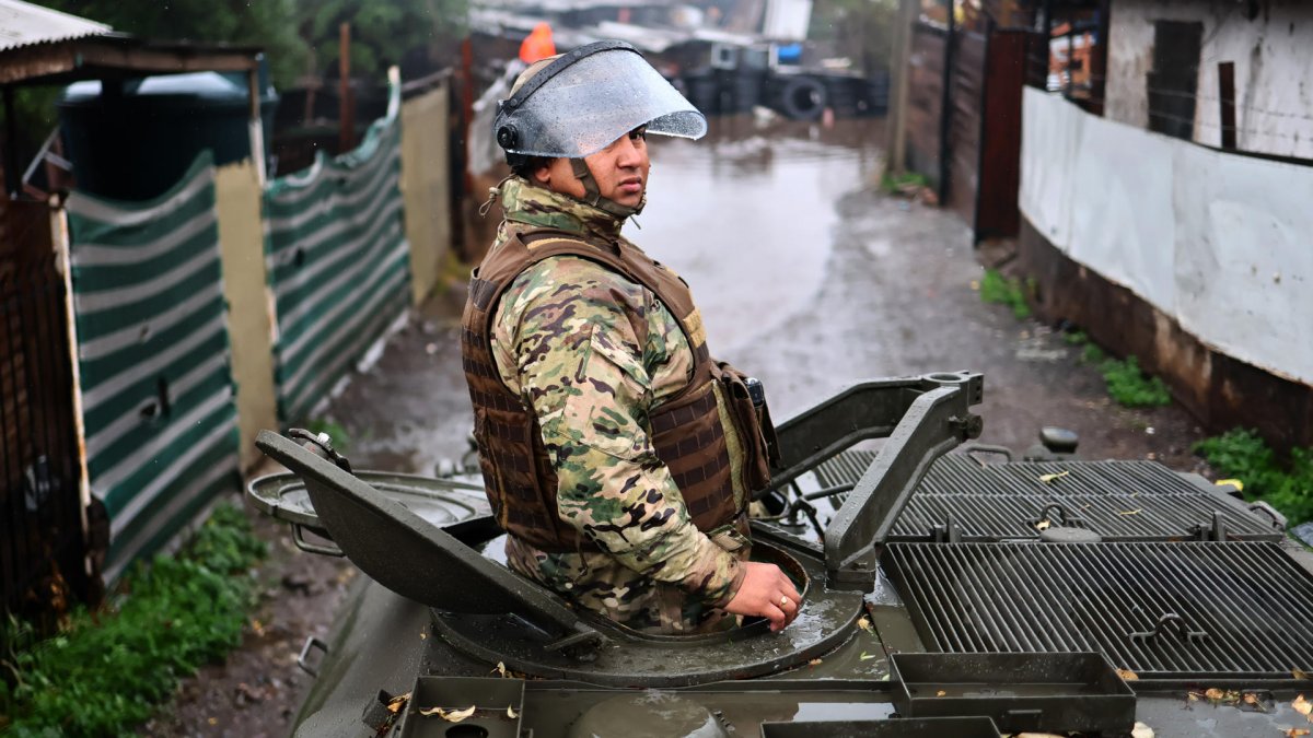 Ministro de Defensa explica despliegue militar en emergencia climática