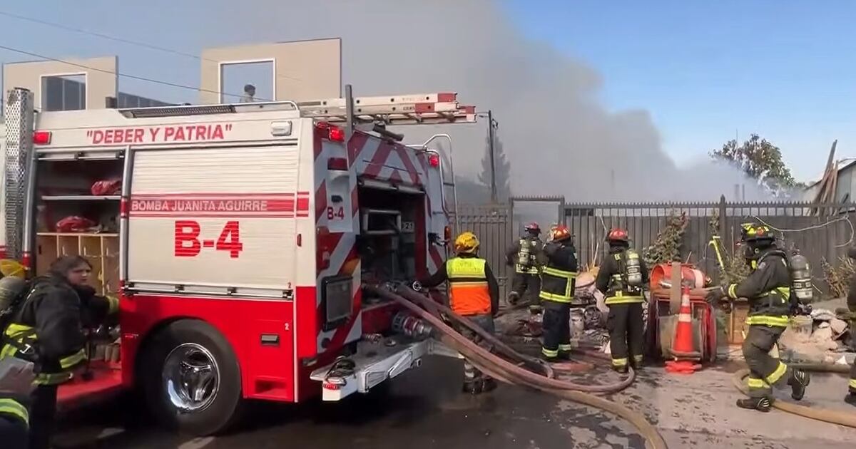 Incendio en La Pintana deja muerte de mujer y su hijo menor de edad