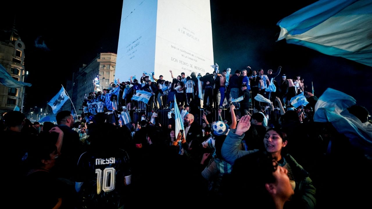 Un periodista británico desata la polémica al vincular la celebración de Argentina en el Mundial con la situación económica del país