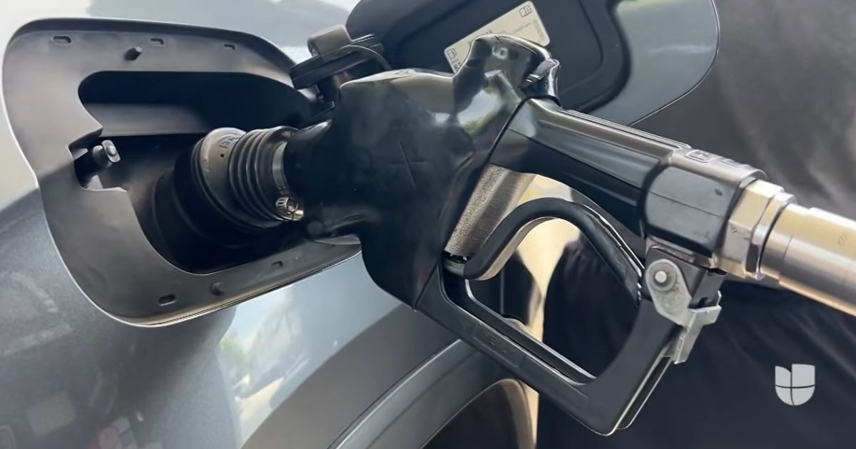 Aumento del precio de la gasolina en EE.UU. por conflicto con Irán