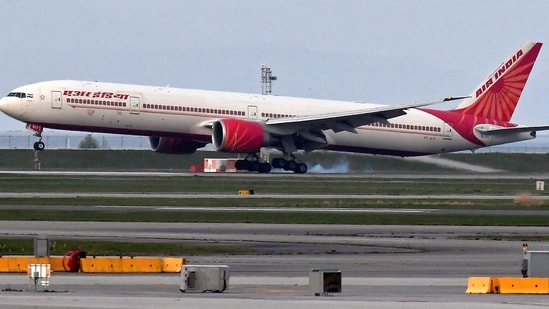 Pilots' Association Urges Suspension of Flights to Gulf Destinations Amid West Asia Conflict