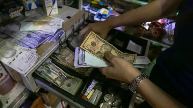 BCV ajusta tipo de cambio: dólar sube 0,04% y salarios mínimos quedan en 0,18 dólares