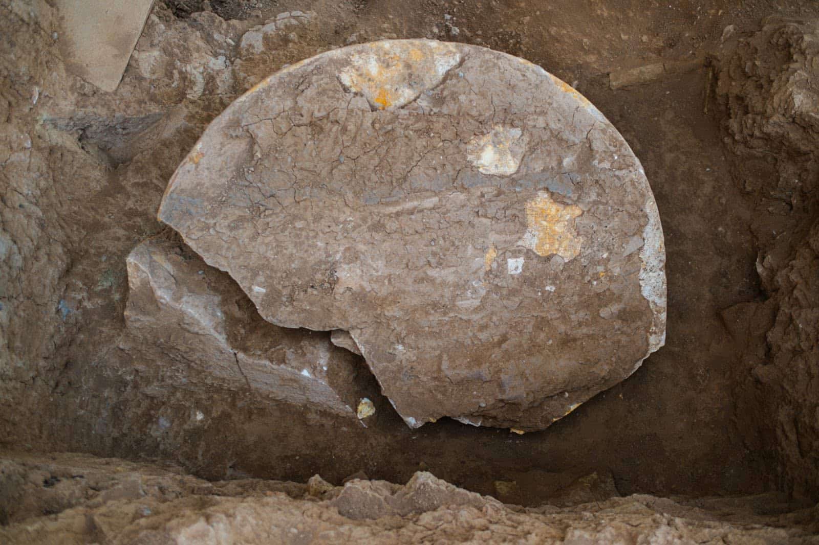 Descubrimiento arqueológico en Nínive: estela asiria del rey Ashurbanipal