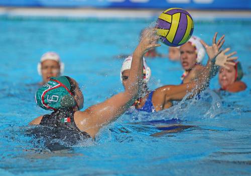Mexico's Women's Water Polo Team Dominates Venezuela in Opening Match