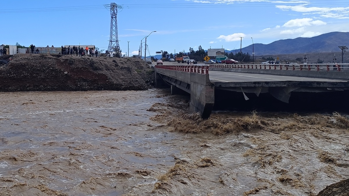 Aguas del Valle suspende entrega de agua en Ovalle por desborde de embalse