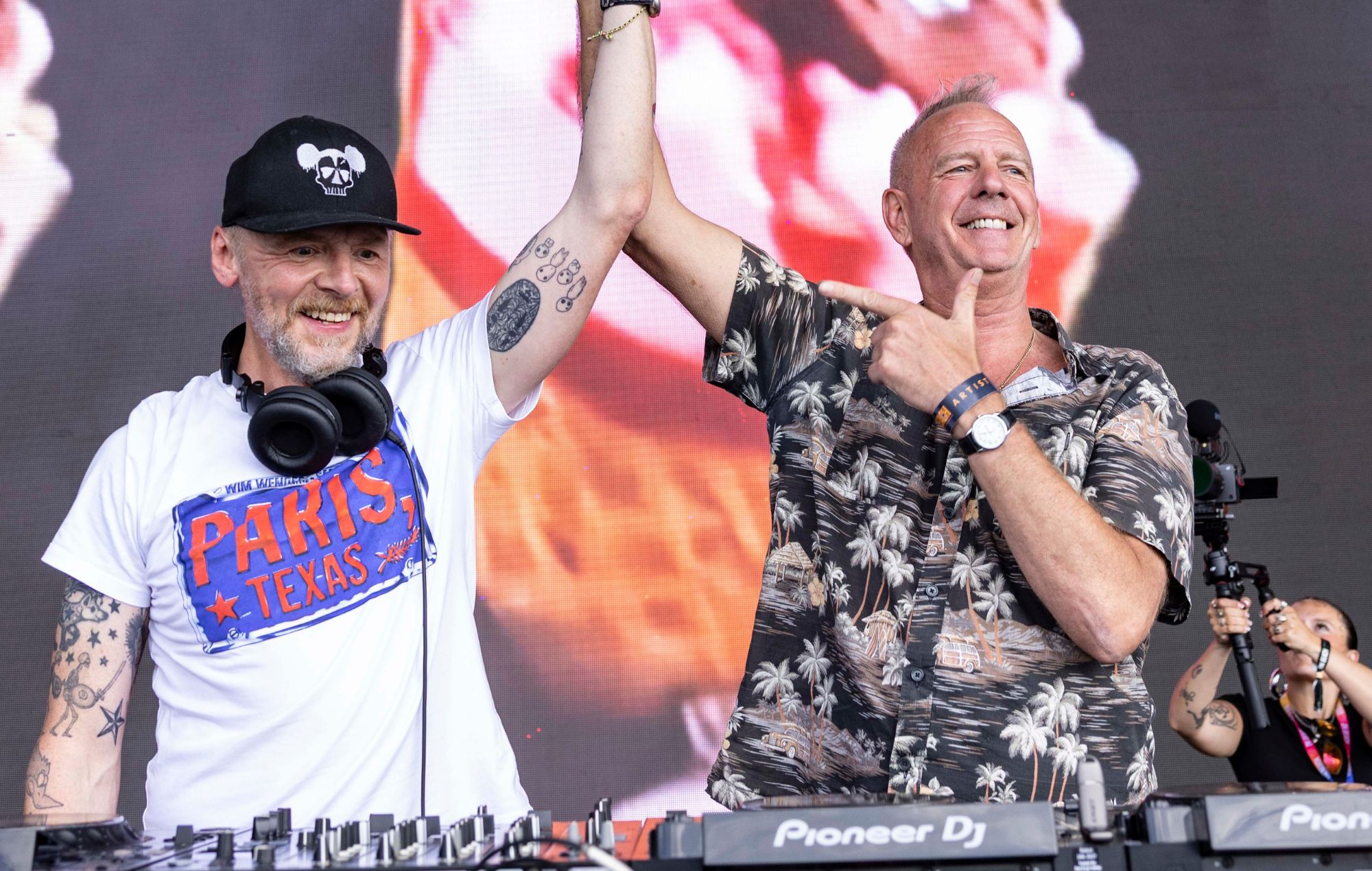 Fatboy Slim Collaborates with Simon Pegg and Brighton Gay Men’s Chorus at Big Beach Boutique 7
