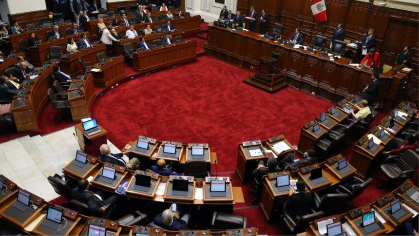 Análisis político sobre el rol de partidos en el Congreso peruano y su impacto en la legislación