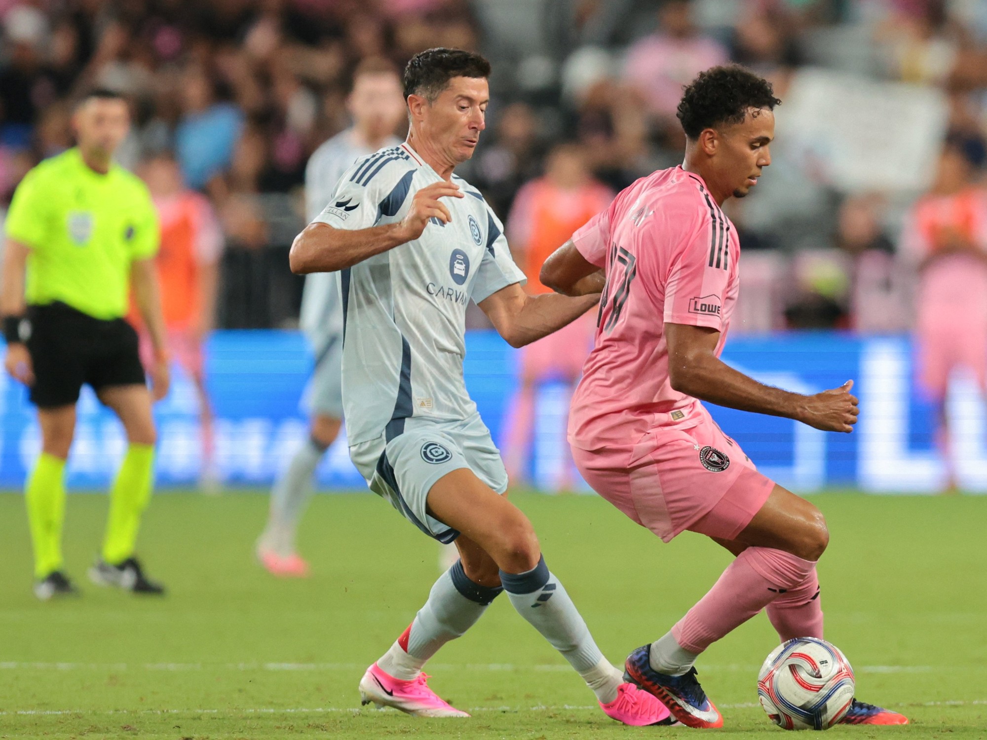 Inter Miami vence a Chicago Fire con la remontada de Suárez y error del arquero argentino