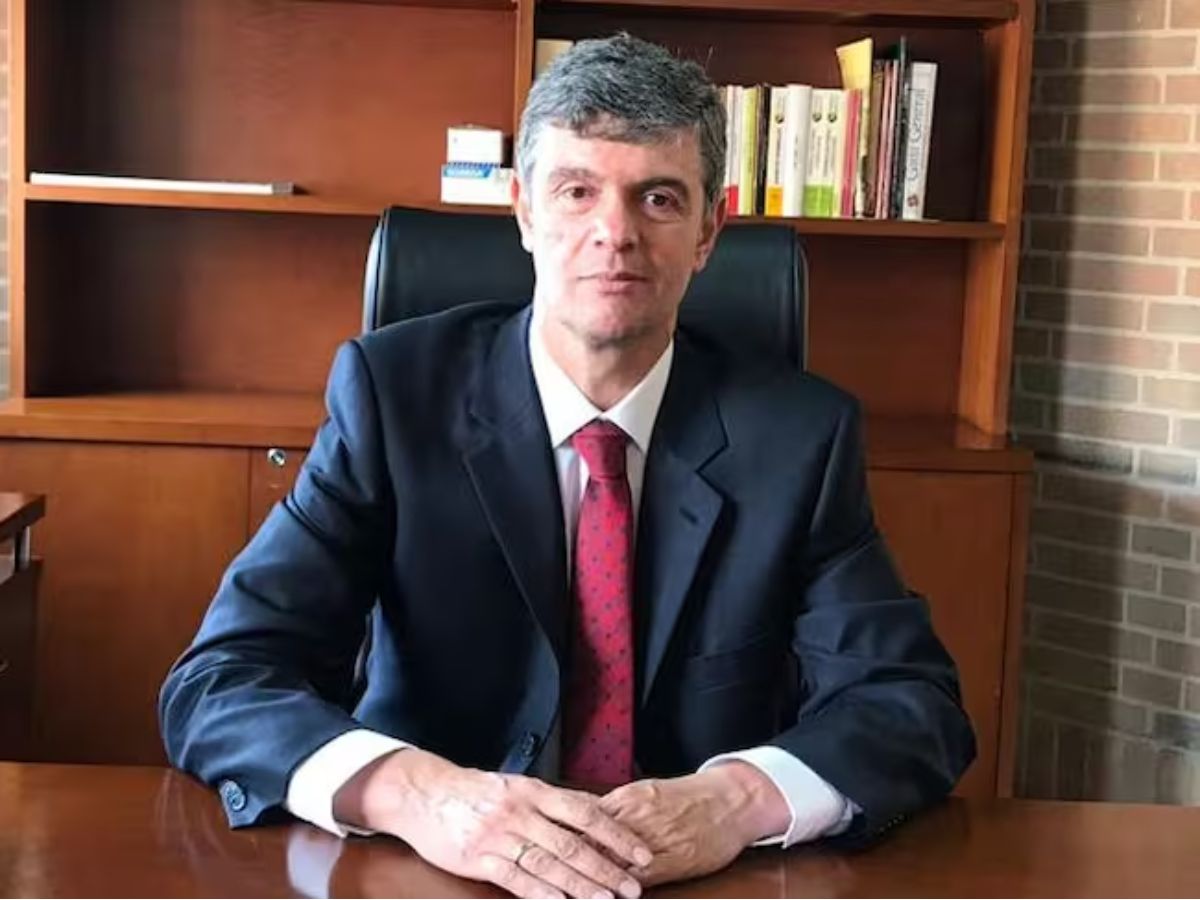 Abelardo nombró a Enrique Serrano como asesor para su 'guerra cultural'