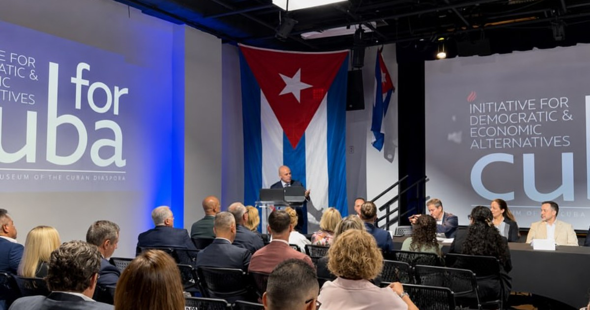 Expertos cubanos en Miami debaten reconstrucción de Cuba tras transición democrática