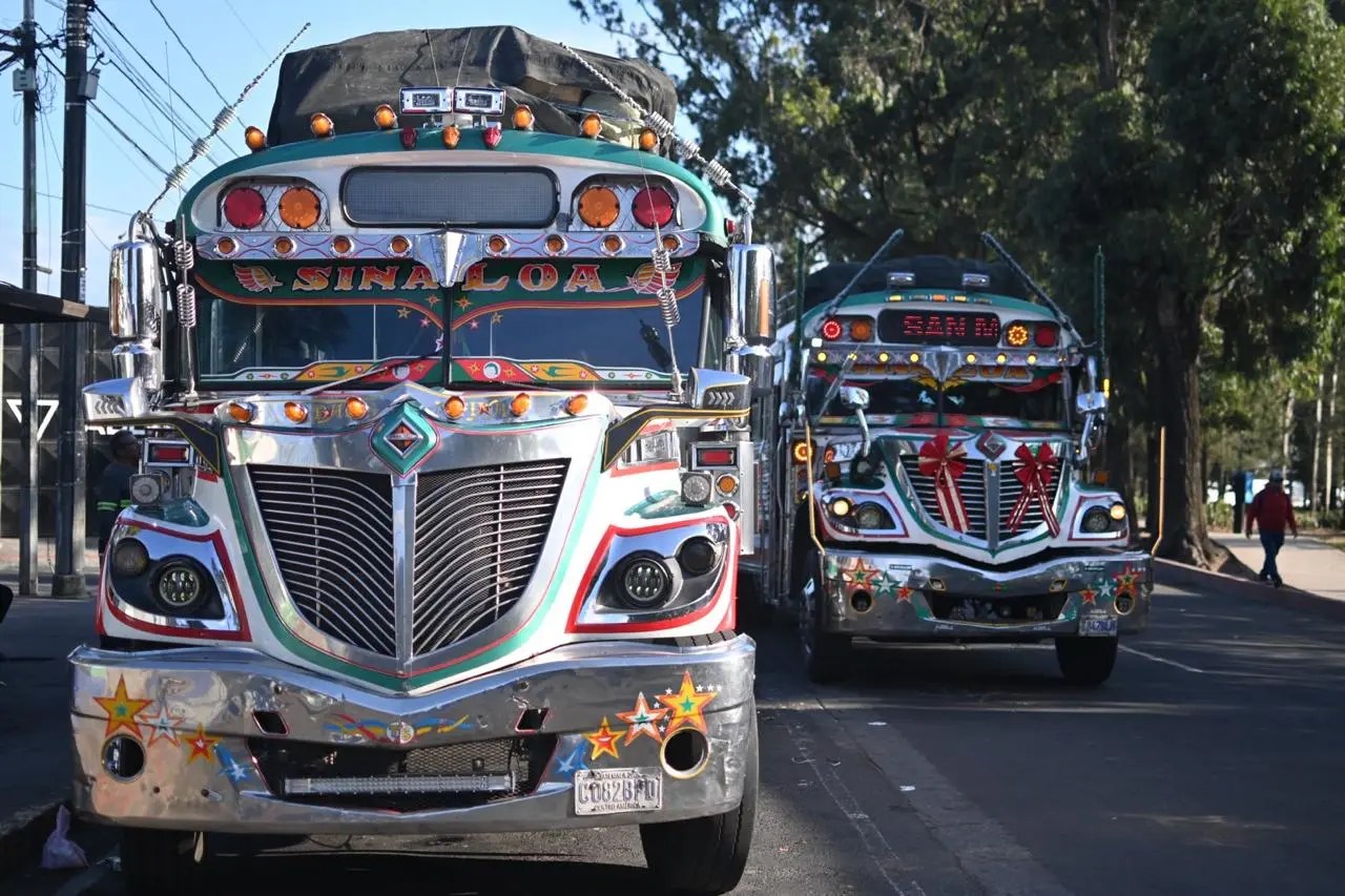 Manifestación de buses suspendida a la espera de mensaje del presidente