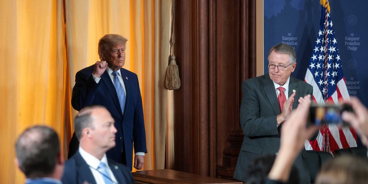 Analysts Note Prolonged Standing Ovation for Trump at EPA Speech