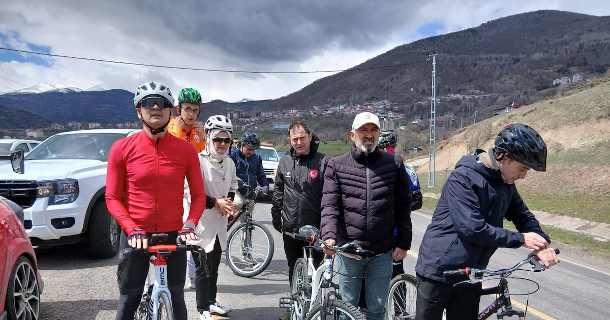 Turkish Governor Resigned Over Controversial Photo Incident