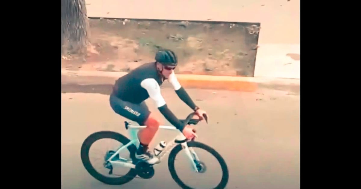 Scaloni continúa su rutina de ciclismo en Pujato y Casilda