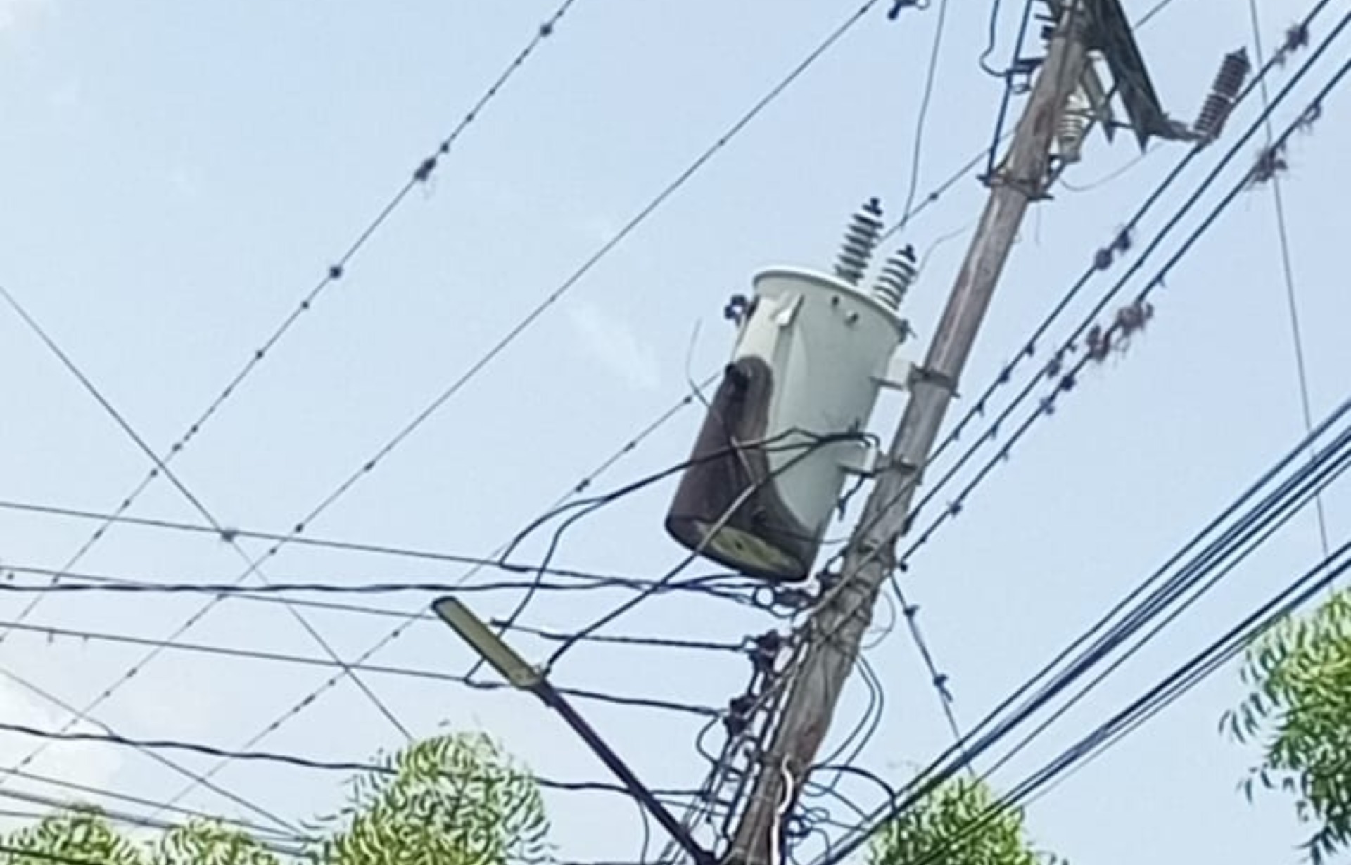 Colapso eléctrico afecta a más de 20 establecimientos en parroquia de Lara