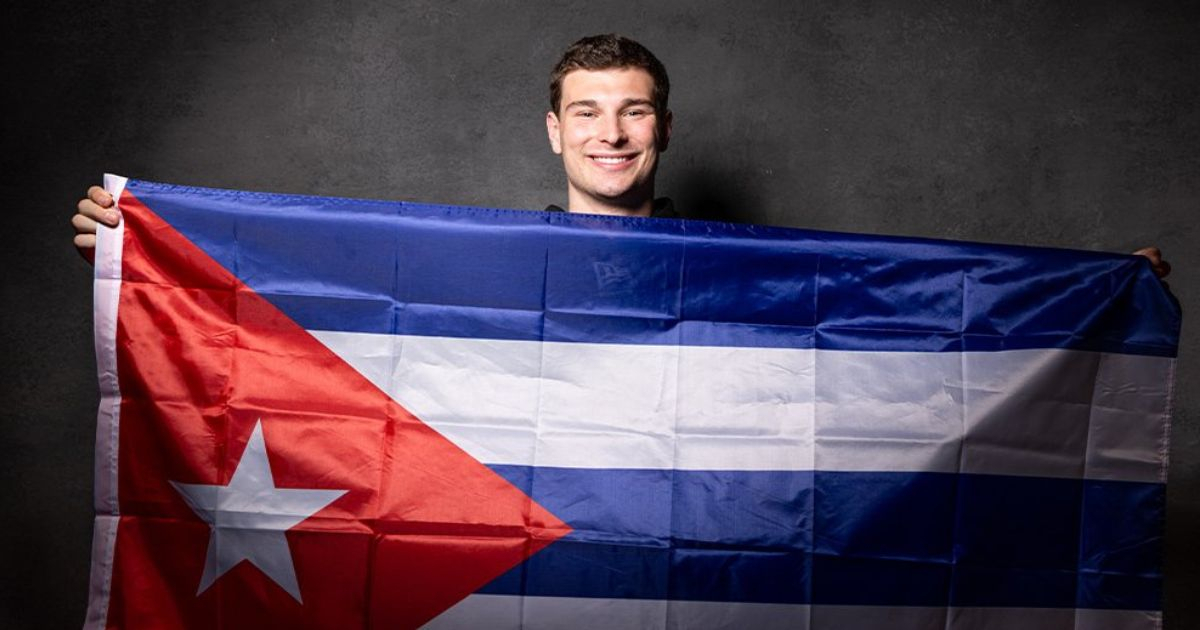 Fernando Mendoza, el primer cubanoamericano en ganar el Trofeo Heisman, firma contrato con Las Vegas Raiders