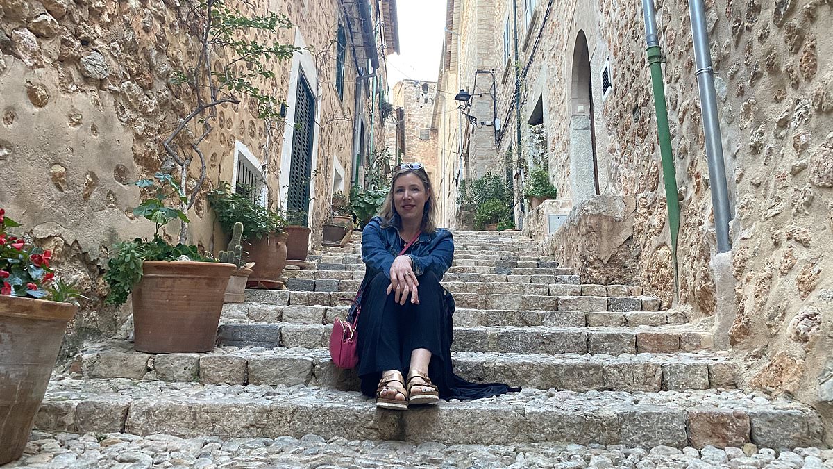 Critics highlight overcrowding and cost issues at Dubrovnik, suggest cheaper alternatives