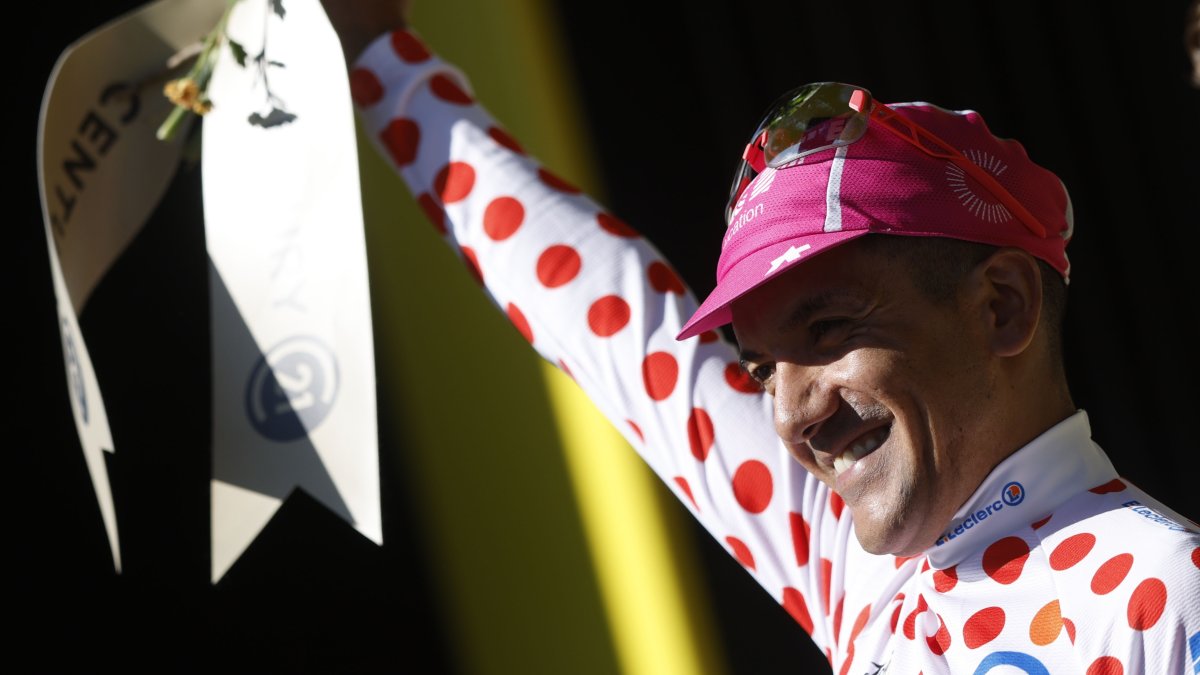 Richard Carapaz gana el maillot de la montaña en el Tour de Francia 2026