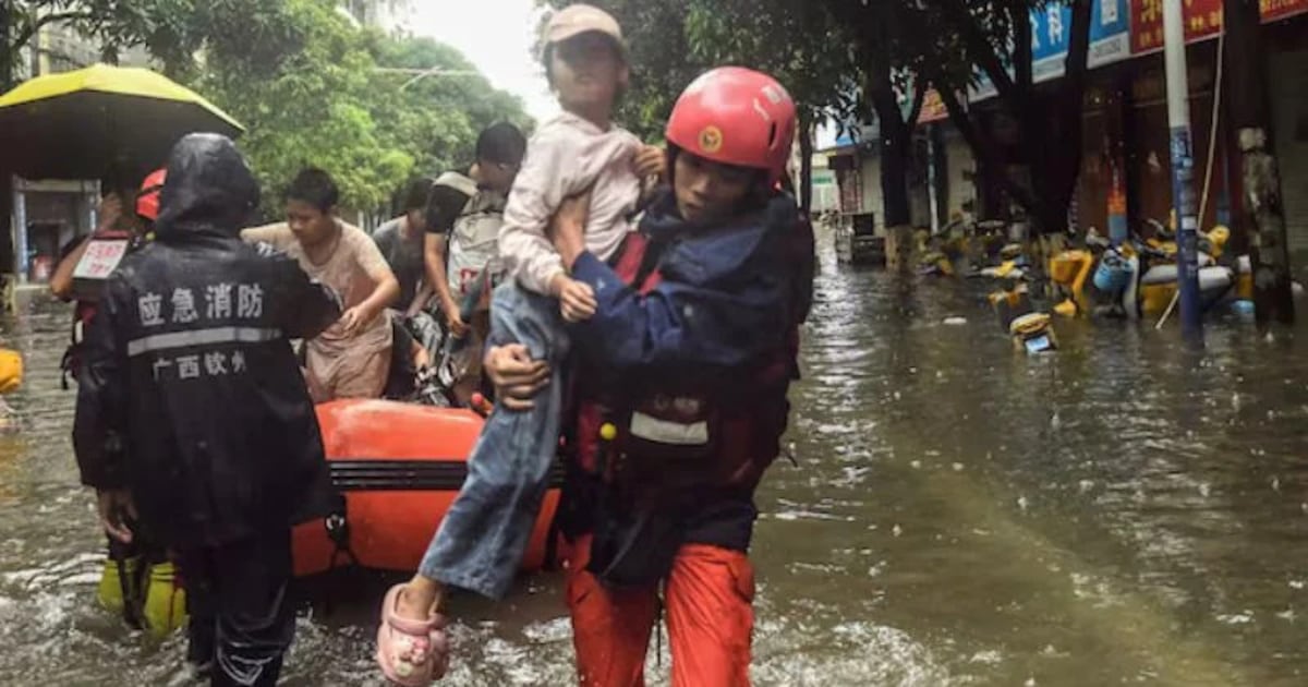 Tifón Noul causa evacuaciones masivas y cancelaciones de vuelos en China