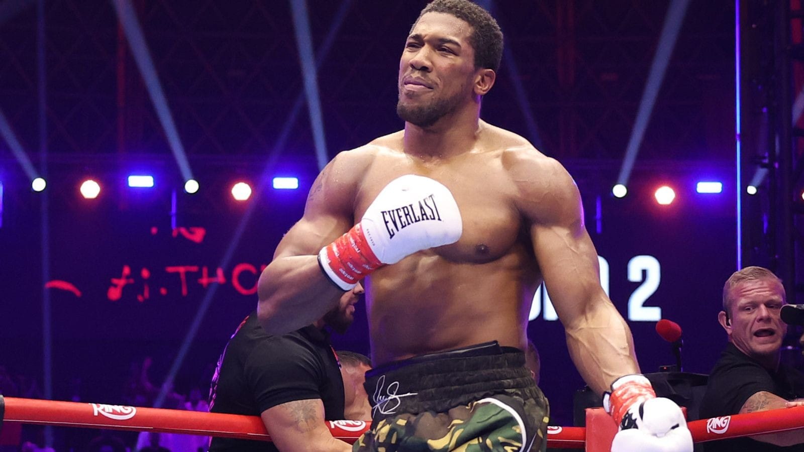 Anthony Joshua Overcomes December Accident to Secure Comeback Victory in Saudi Boxing Match