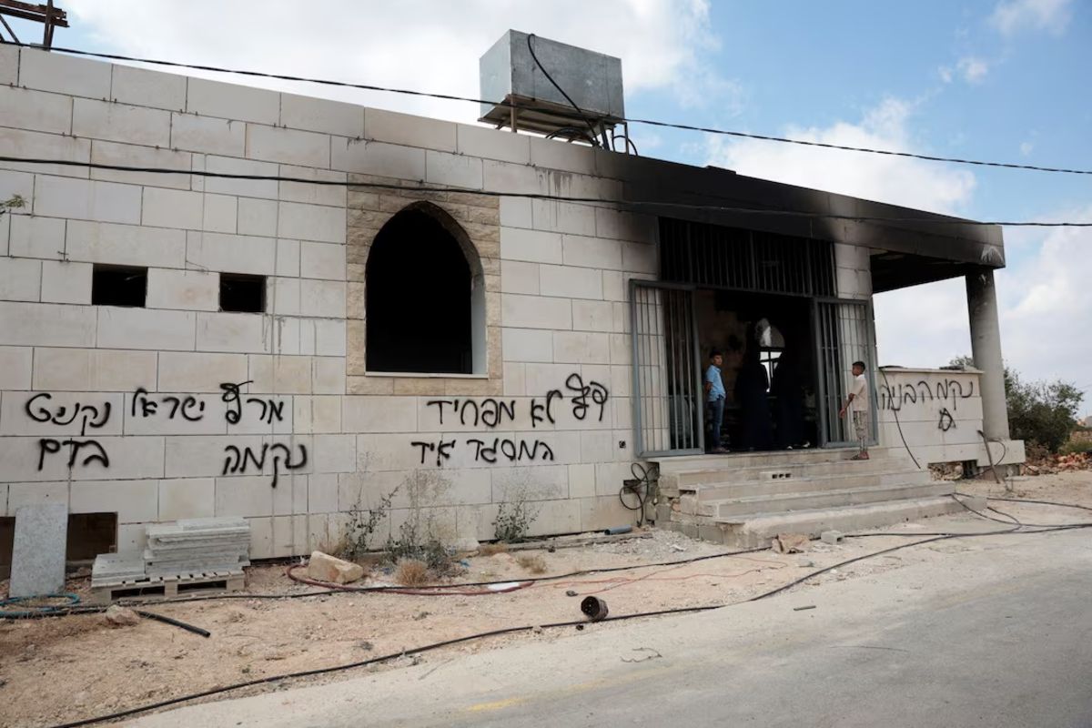Israeli settlers attack Palestinian sites amid escalating West Bank tensions