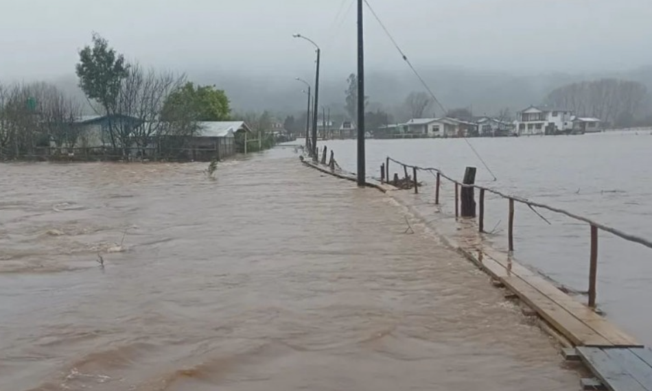 Senapred activa Alerta Roja en Arauco por desborde del río Pichilo