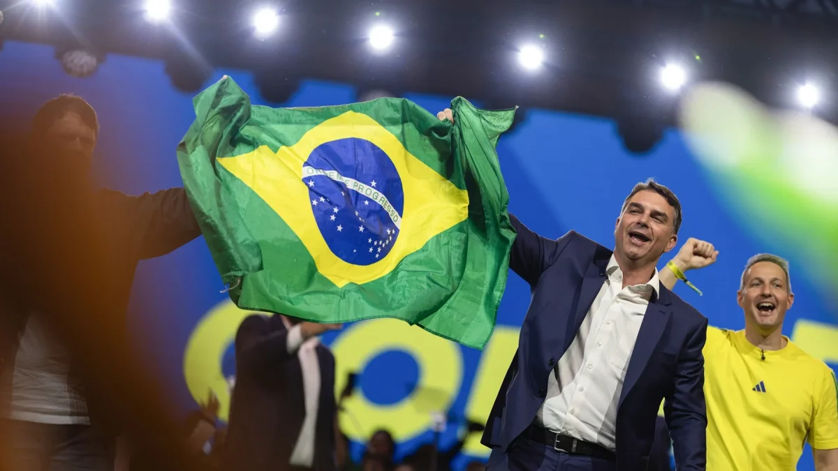Flávio Bolsonaro anuncia su candidatura presidencial en Brasil