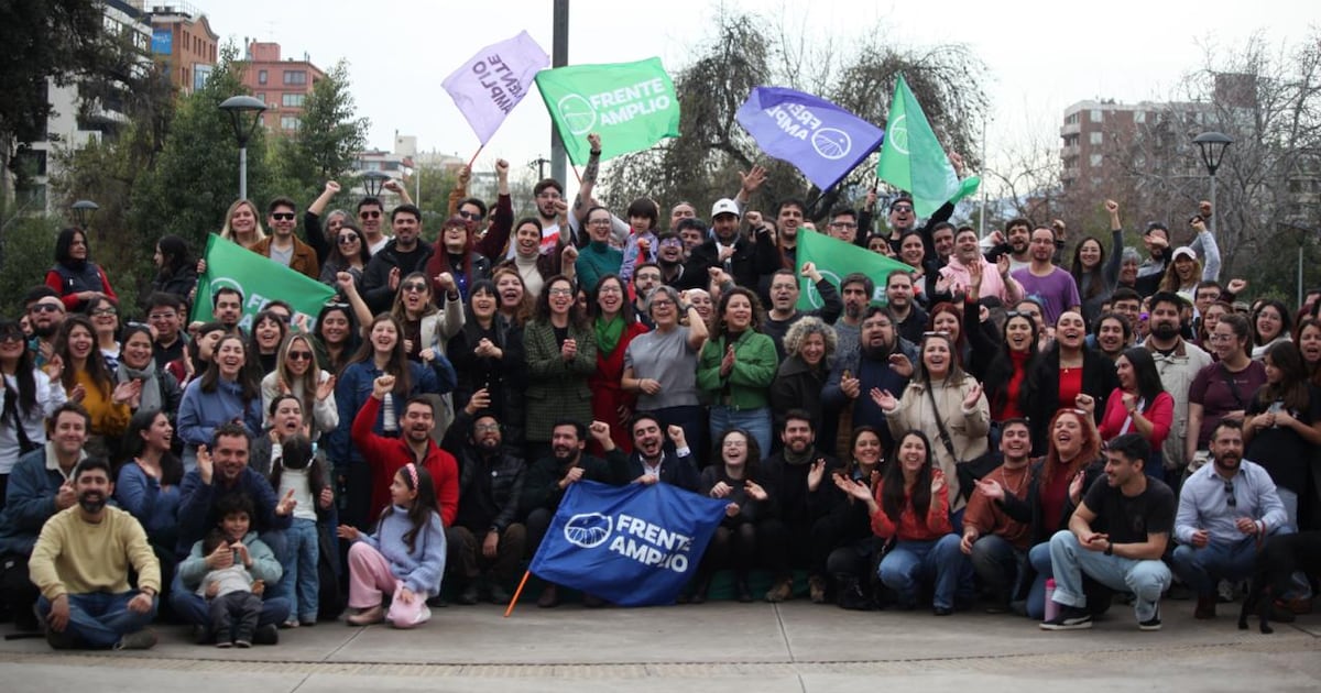 Yeomans lanzó campaña para liderar el Frente Amplio con propuestas de renovación interna